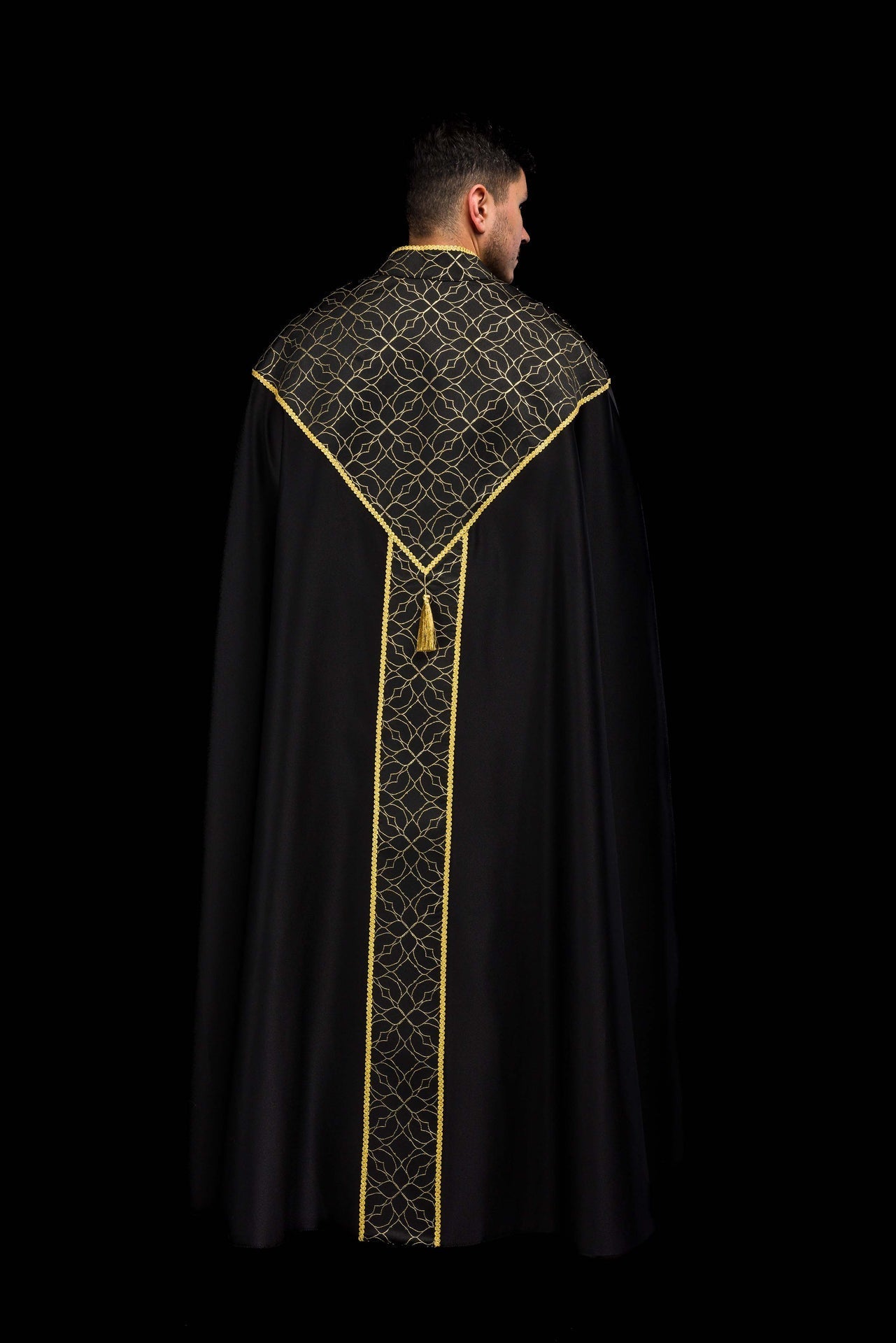 Schwarze bestickte liturgische Chorkappe mit Jacquardstoff verziert - MESSGEWANDER.DE