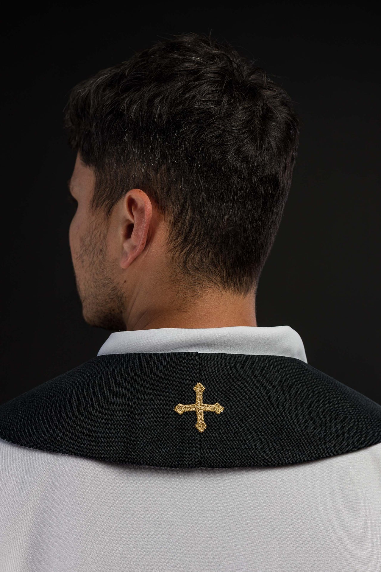 Schwarze bestickte Stola mit IHS-Motiv - MESSGEWANDER.DE