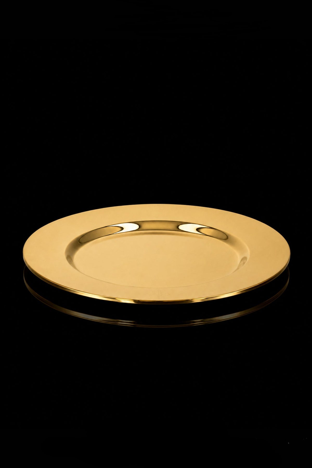 Liturgische Patene aus Messingblech, goldfarbene Vorderansicht mit erhöhtem Rand und glatter Vertiefung