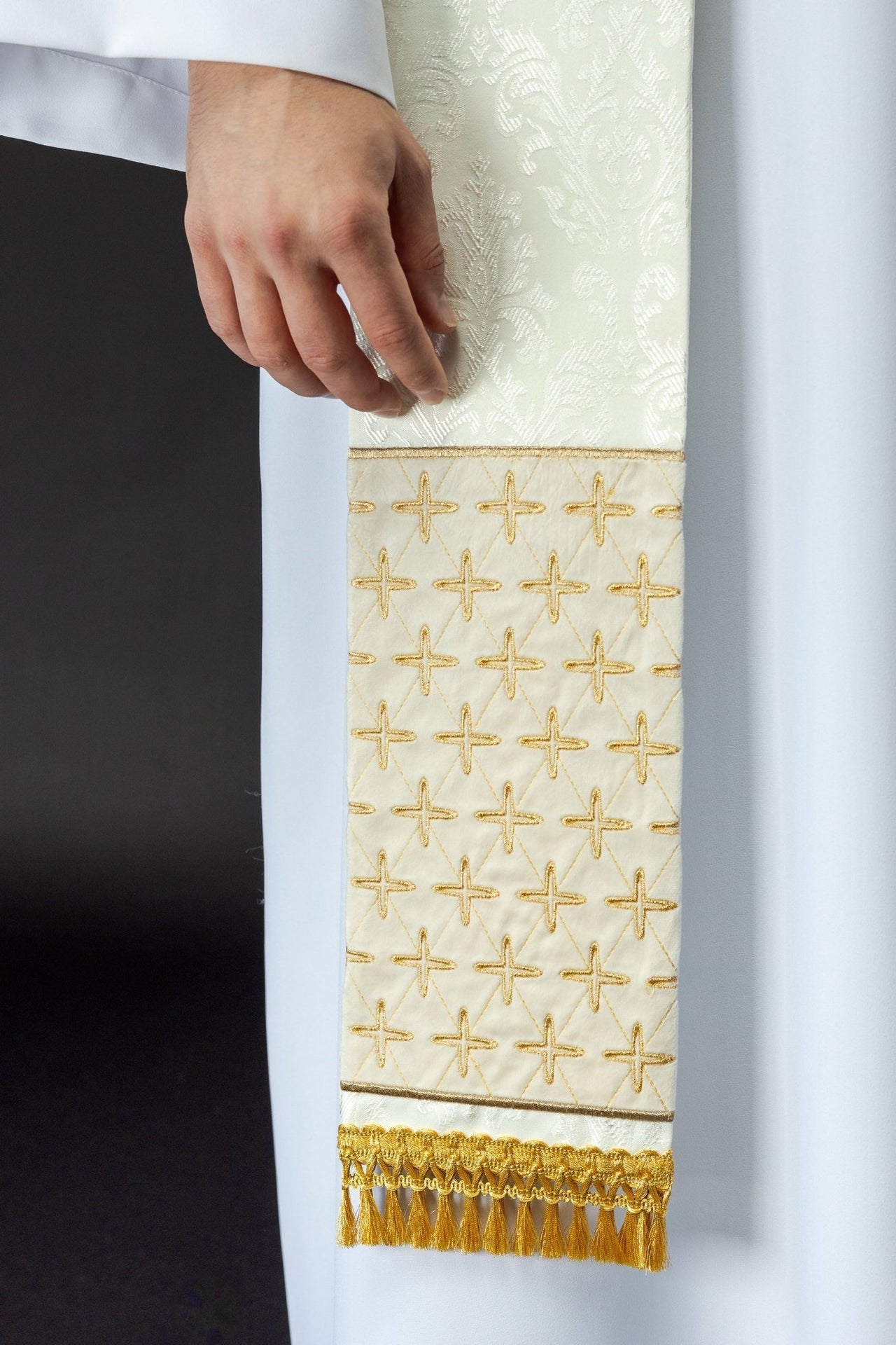 Stola aus besticktem Jacquard mit Kreuzmotiven ecru - MESSGEWANDER.DE