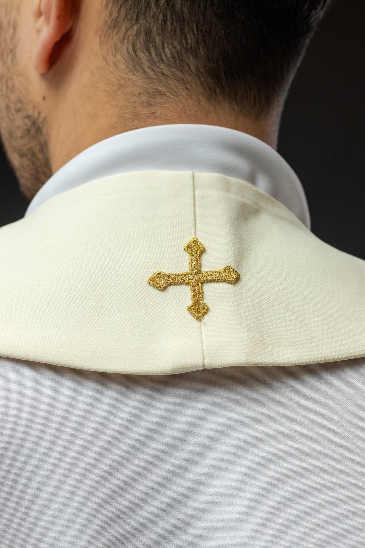 Stuła kapłańska haftowana z wzorem Ryb w kolorze ecru